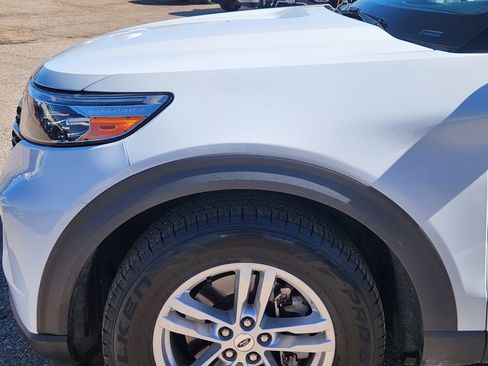 Used 2023 Ford Explorer XLT w/ Equipment Group 202A image 6