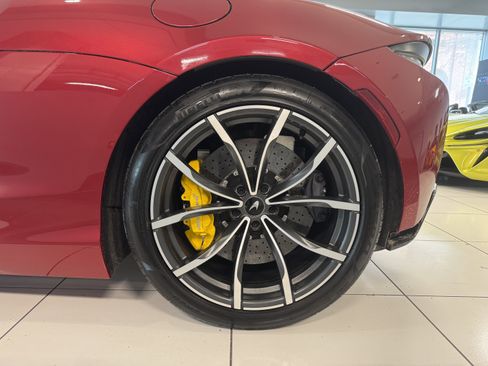 Used 2023 McLaren Artura image 15