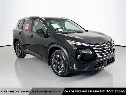 Certified 2025 Nissan Rogue SV w/ SV Premium Package image 3