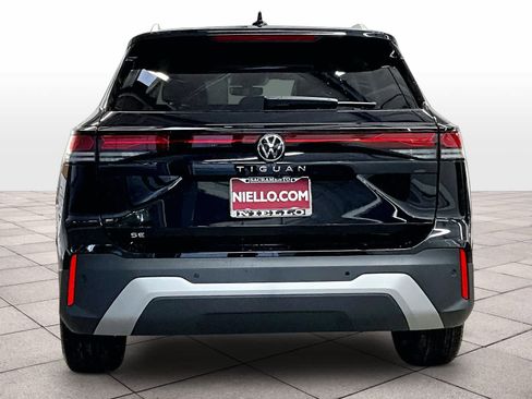 New 2026 Volkswagen Tiguan SE FWD image 4