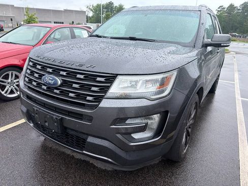 Used 2017 Ford Explorer XLT w/ Equipment Group 202A FWD image 20