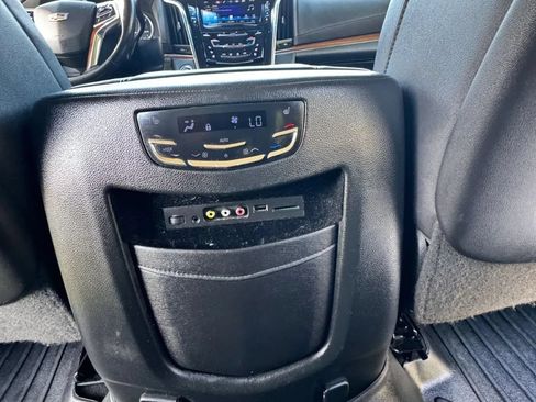 Used 2016 Cadillac Escalade Luxury AWD/4WD image 16