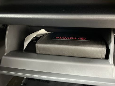 Used 2025 Toyota RAV4 XLE FWD image 35