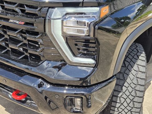 New 2026 Chevrolet Silverado 2500 ZR2 AWD/4WD image 11