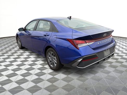 Used 2024 Hyundai Elantra SEL FWD image 3