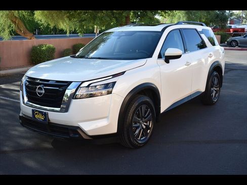 Used 2022 Nissan Pathfinder SV w/ SV Premium Package FWD image 3