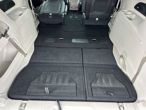 Used 2023 Chrysler Pacifica Limited FWD image 15