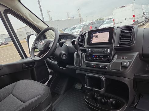 Used 2025 RAM ProMaster 2500 w/ Storage Group image 11