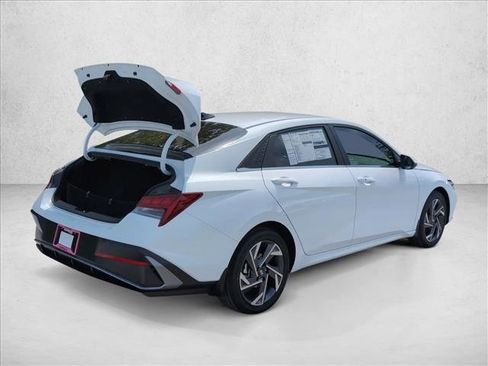 New 2026 Hyundai Elantra Limited FWD image 2