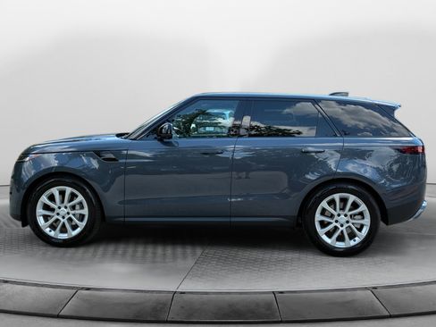 Used 2025 Land Rover Range Rover Sport SE AWD/4WD image 4