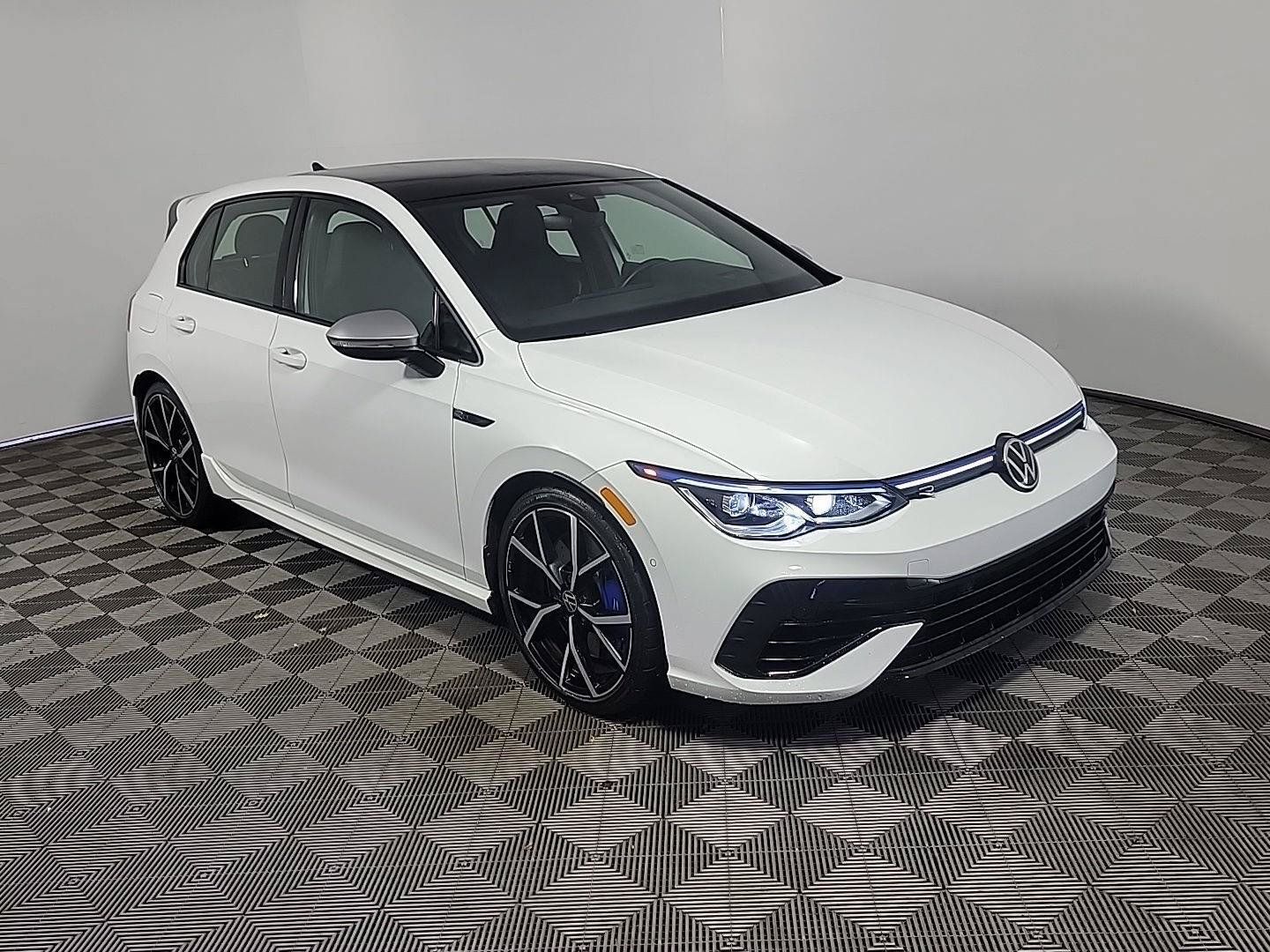 Used 2024 Volkswagen Golf R AWD/4WD image 1