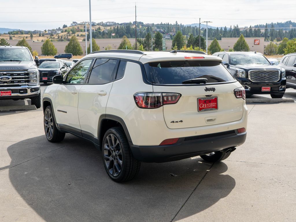 Used 2021 Jeep Compass Latitude w/ Sun and Sound Group AWD/4WD image 5