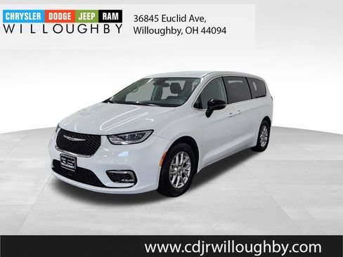 Used 2024 Chrysler Pacifica Touring-L FWD image 1