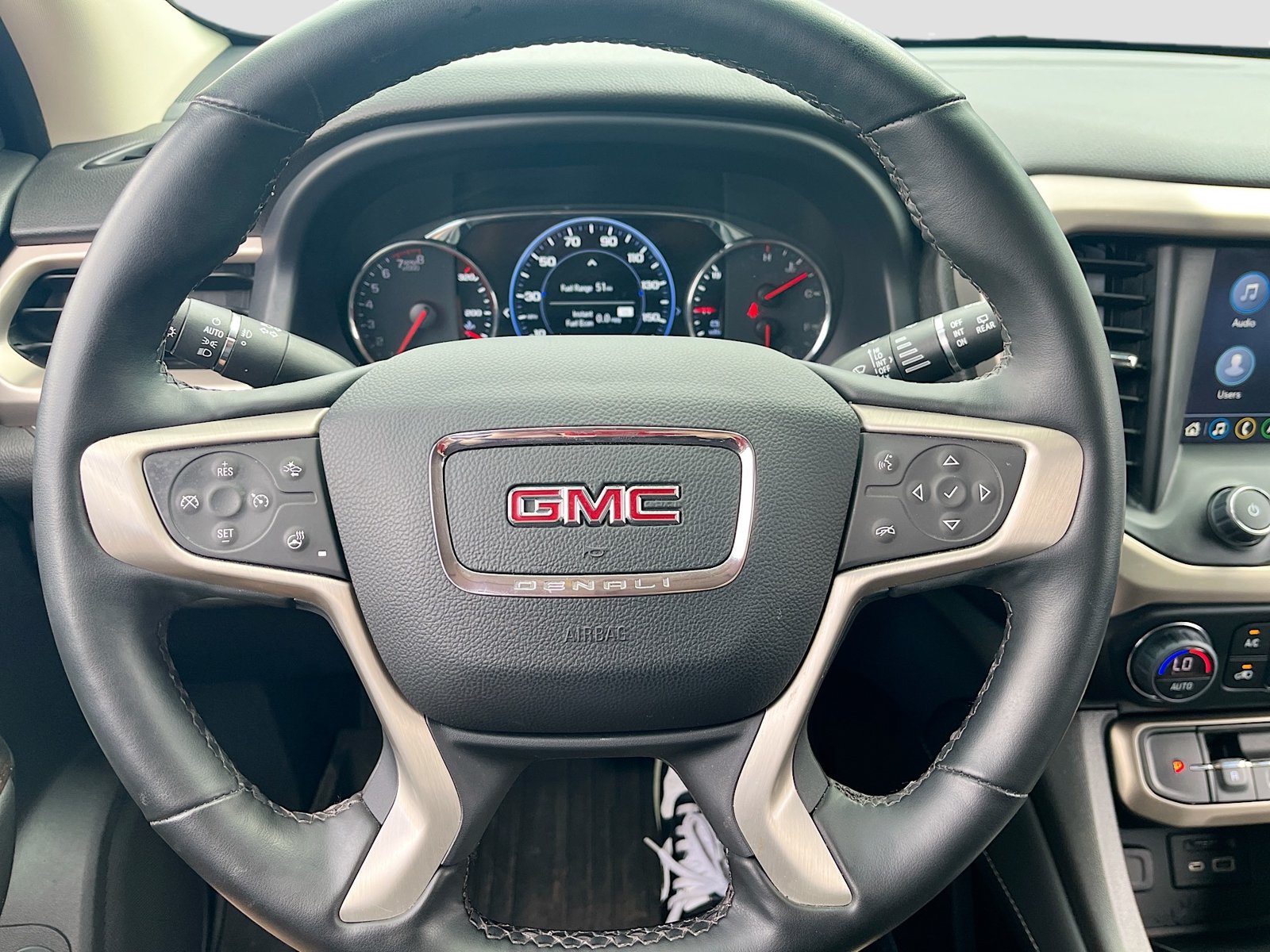 Used 2023 GMC Acadia Denali w/ Denali Ultimate Package AWD/4WD image 11