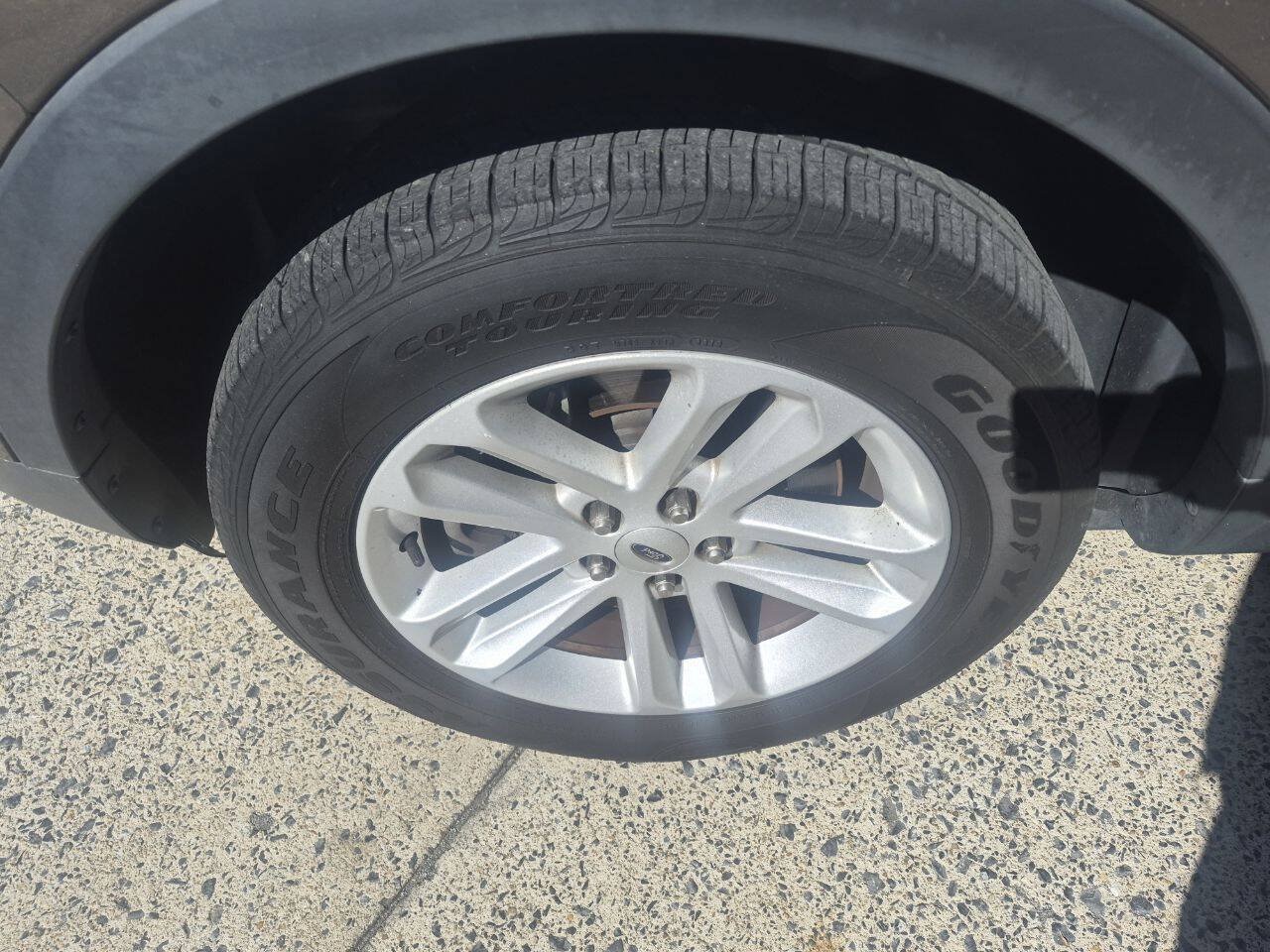 Used 2015 Ford Explorer XLT w/ Equipment Group 202B AWD/4WD image 6