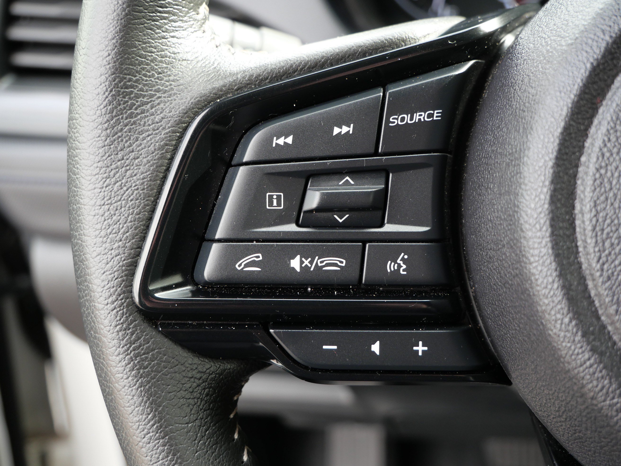 Used 2025 Subaru Forester Premium AWD/4WD image 27