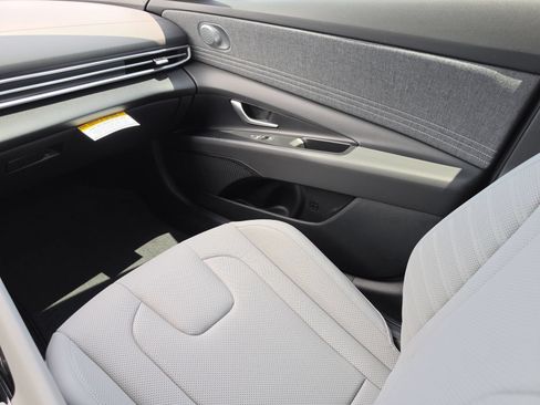 New 2026 Hyundai Elantra Limited FWD image 21