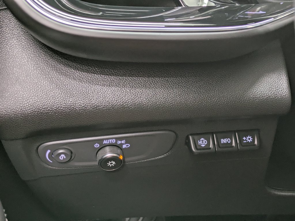 Used 2023 Buick Envision Avenir AWD/4WD image 37