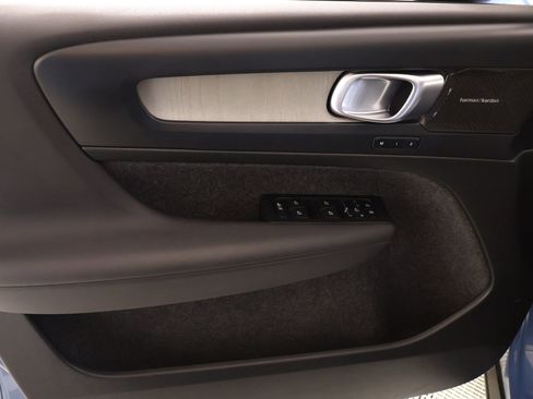 Used 2024 Volvo XC40 B5 Ultimate w/ Protection Package Premier image 17