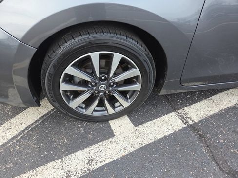 Used 2016 Nissan Altima 2.5 SL w/ 2.5 Technology Package image 8