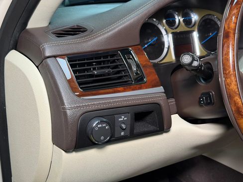 Used 2012 Cadillac Escalade Platinum AWD/4WD image 30