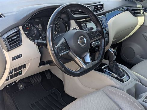 Used 2018 Nissan Rogue Sport SL image 11