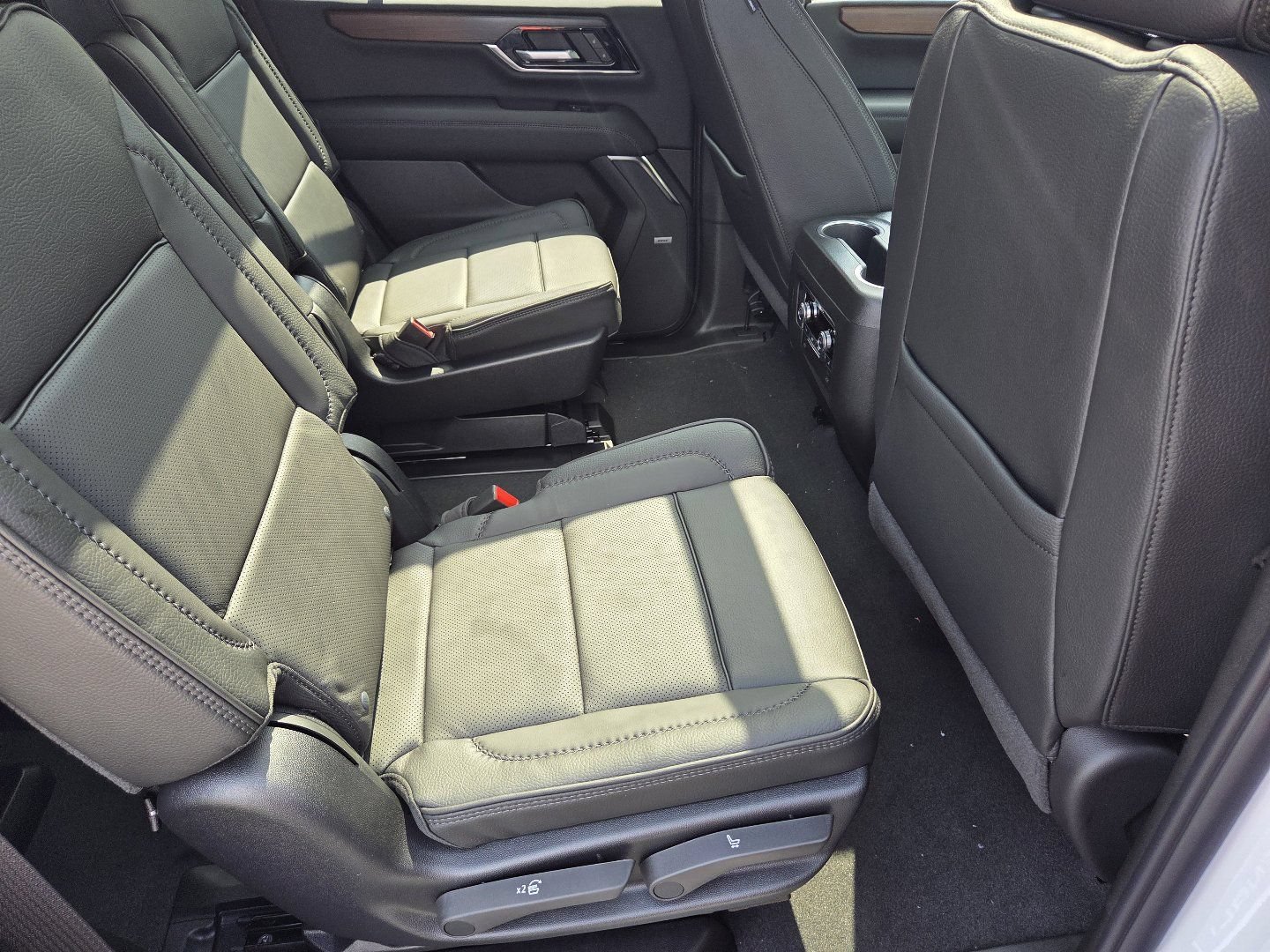 New 2026 GMC Yukon Denali w/ Sun & Power Step Package AWD/4WD image 25