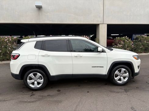 Used 2019 Jeep Compass Latitude w/ Popular Equipment Group FWD image 3