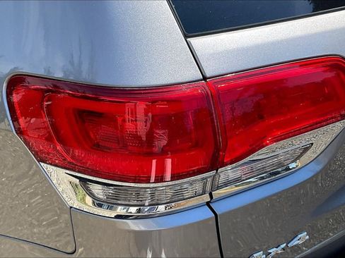 Used 2015 Jeep Grand Cherokee Overland AWD/4WD image 22