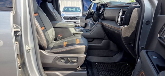 Used 2025 GMC Sierra 2500 AT4 w/ AT4 Premium Plus Package AWD/4WD image 16
