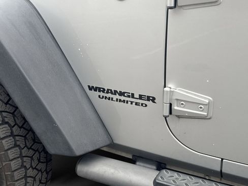 Used 2009 Jeep Wrangler Unlimited Rubicon w/ Trailer Tow Group image 11