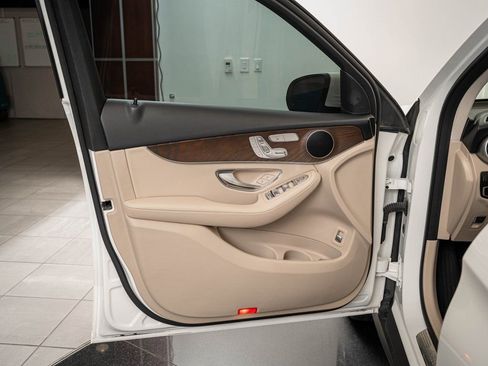 Used 2021 Mercedes-Benz GLC 300 4MATIC image 24