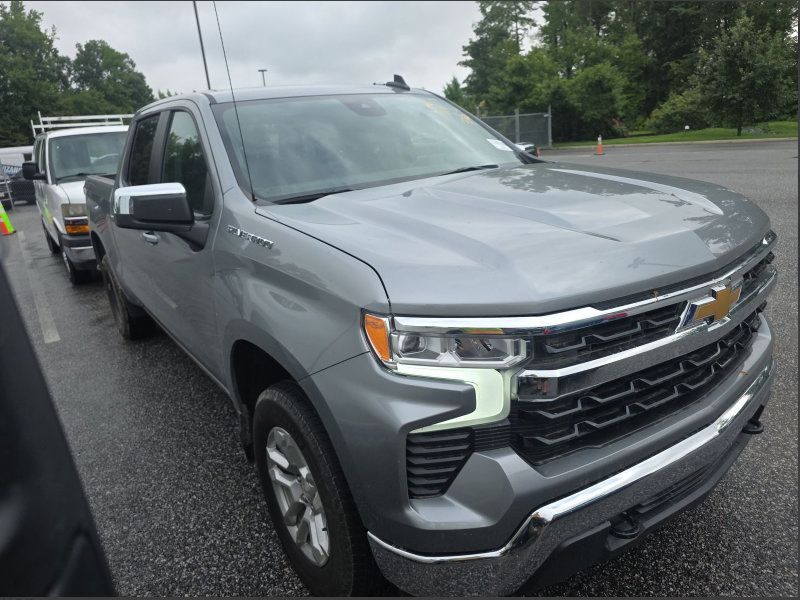 Used 2024 Chevrolet Silverado 1500 LT AWD/4WD image 4