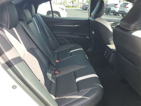 Used 2025 Toyota Camry SE image 14