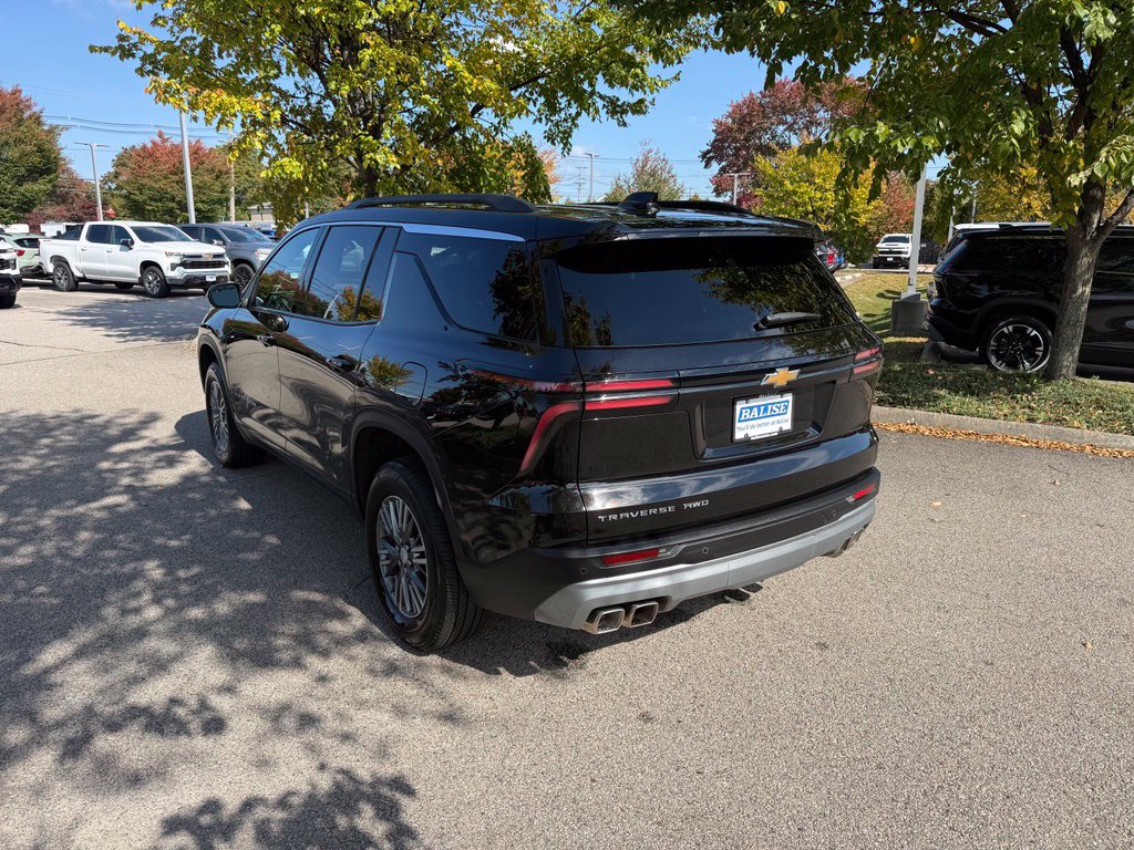 Used 2026 Chevrolet Traverse LT AWD/4WD image 2