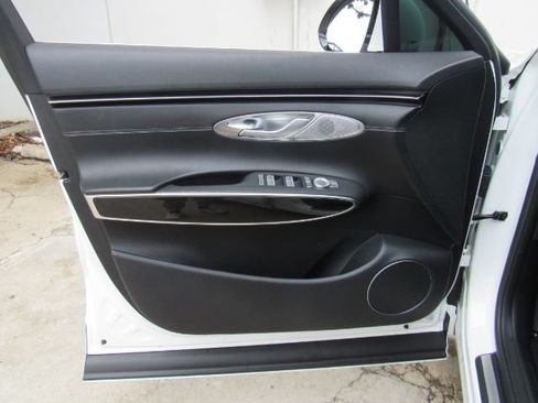 Used 2022 Genesis GV70 2.5T AWD/4WD image 11