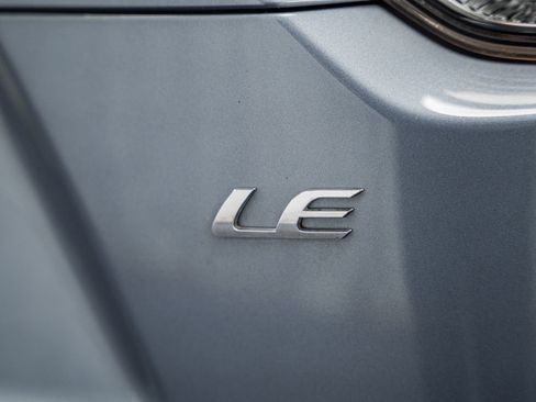 Used 2022 Toyota Corolla LE image 9