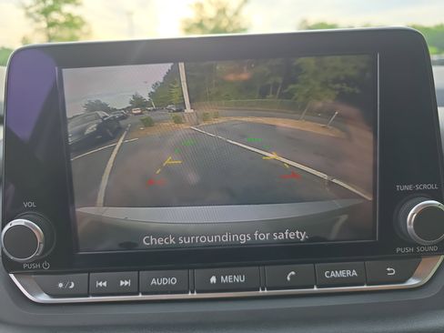 Used 2024 Nissan Rogue S image 24