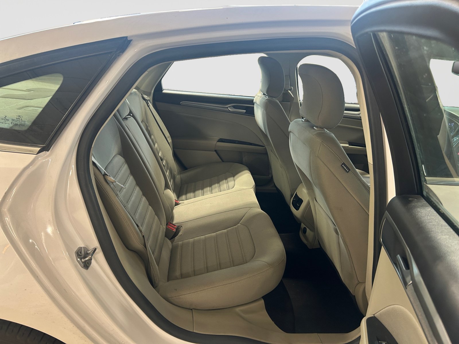 Used 2019 Ford Fusion SE FWD image 20