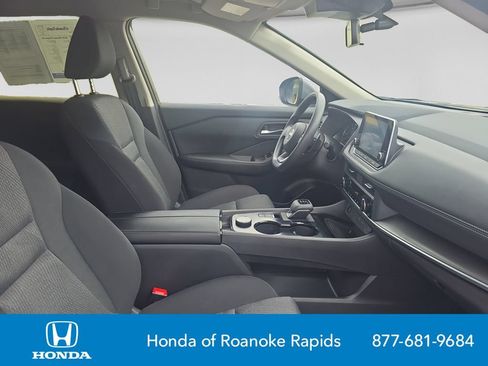 Used 2024 Nissan Rogue SV AWD/4WD image 17