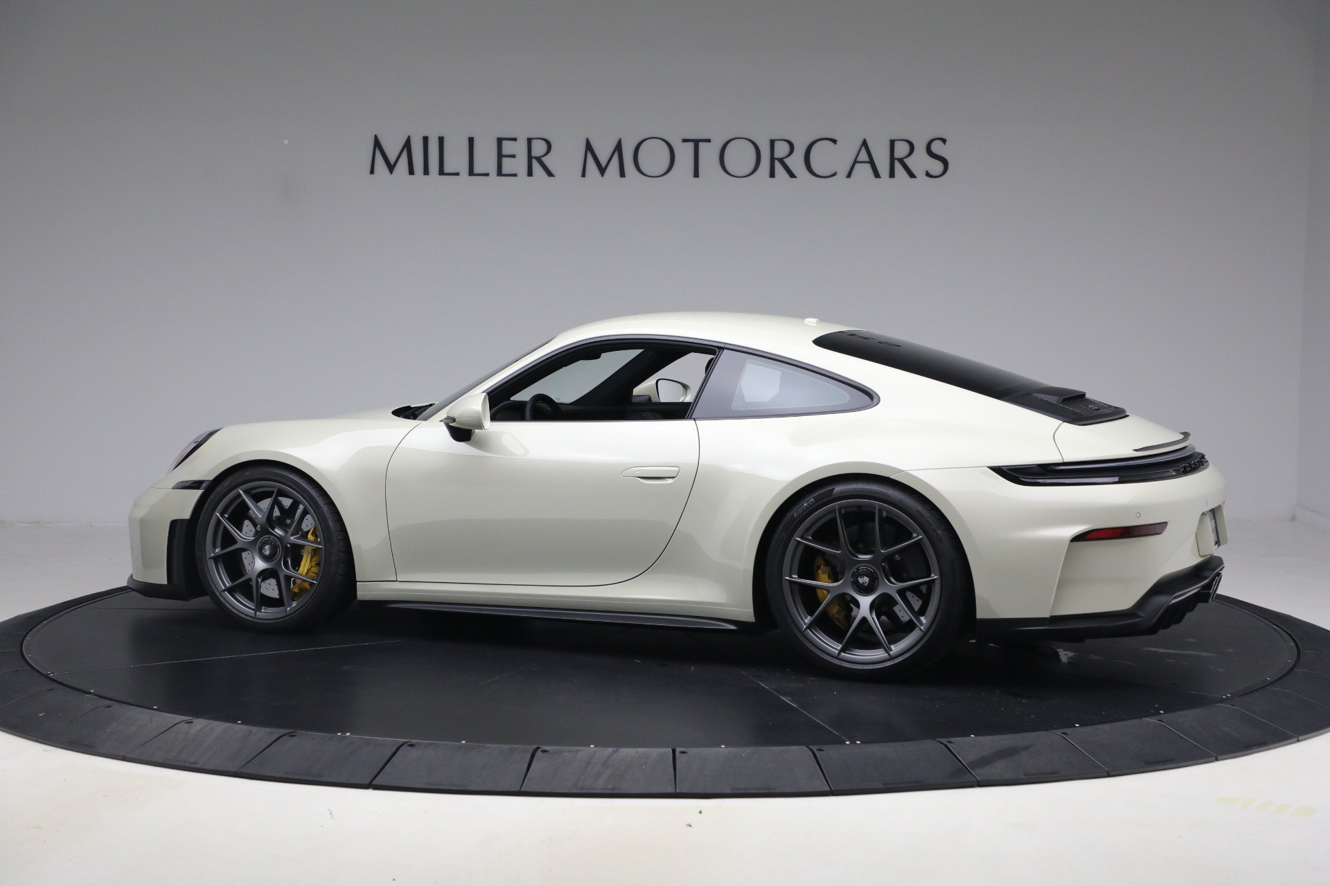 Used 2026 Porsche 911 GT3 RWD image 4