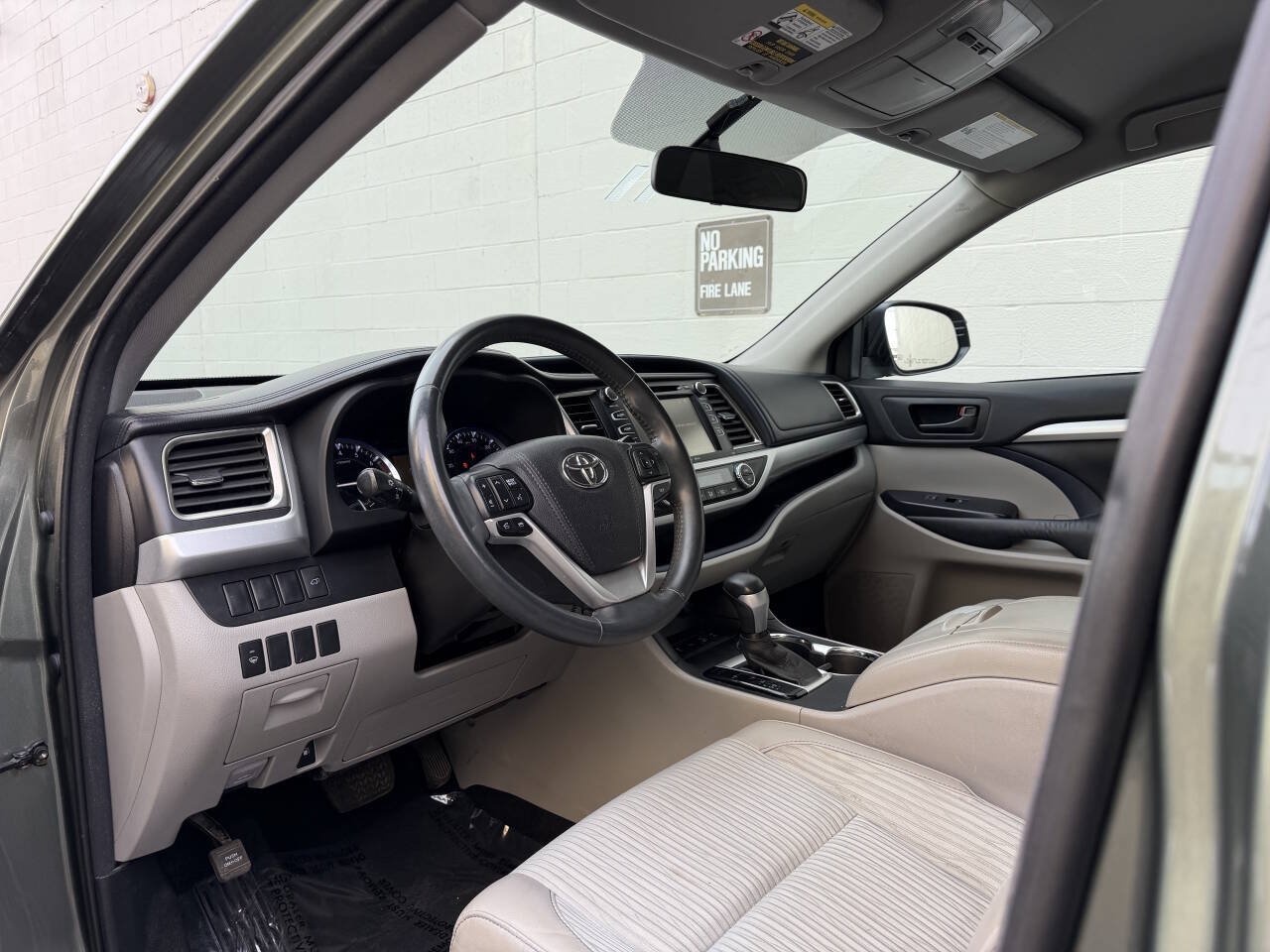 Used 2016 Toyota Highlander Plus AWD/4WD image 11
