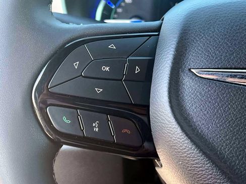 Used 2024 Chrysler Pacifica Limited FWD image 24