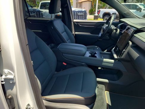 Used 2026 GMC Acadia AT4 w/ Luxury Package AWD/4WD image 28