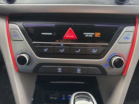 Used 2017 Hyundai Elantra SE image 21