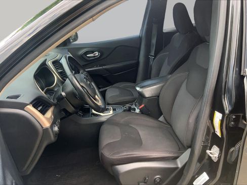 Used 2015 Jeep Cherokee Latitude w/ Comfort/Convenience Group FWD image 8