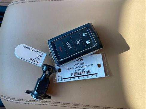 Certified 2025 Jeep Grand Cherokee L Summit w/ Advanced Protech Group IV AWD/4WD image 35