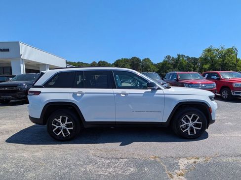 Used 2025 Jeep Grand Cherokee Limited AWD/4WD image 8