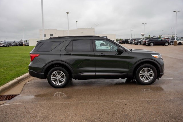 Used 2023 Ford Explorer XLT AWD/4WD image 8