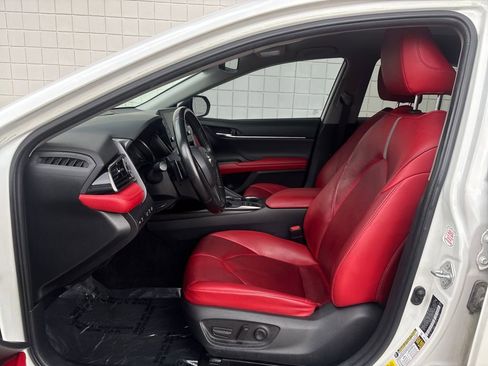 Used 2021 Toyota Camry XSE image 3